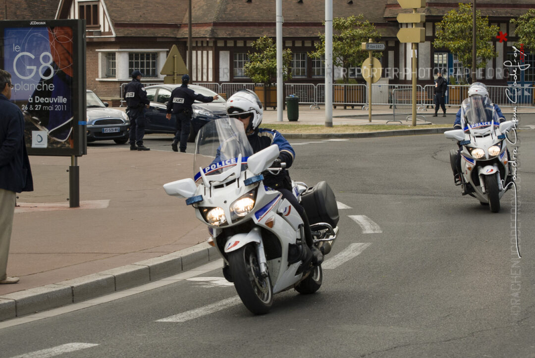 Motards de la Police Nationale circulant lors du G8 de Deauville [Ref: 1211-05-0380]