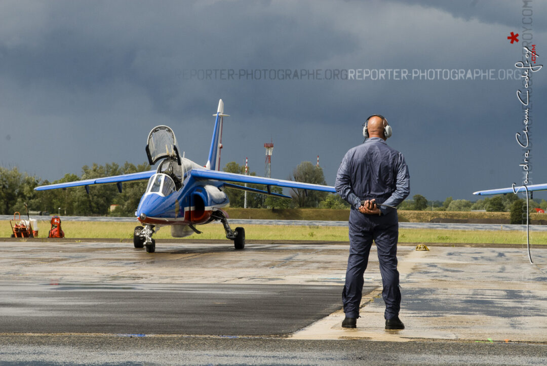 Procédure de décollage des alphajets de la patrouille de france au meeting de Saint Dizier [Ref: 3511-08-1326]