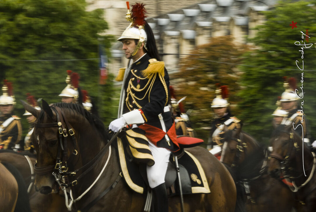 Cavalier de la Garde Républicaine sous la pluie [Ref:4510-10-0663]