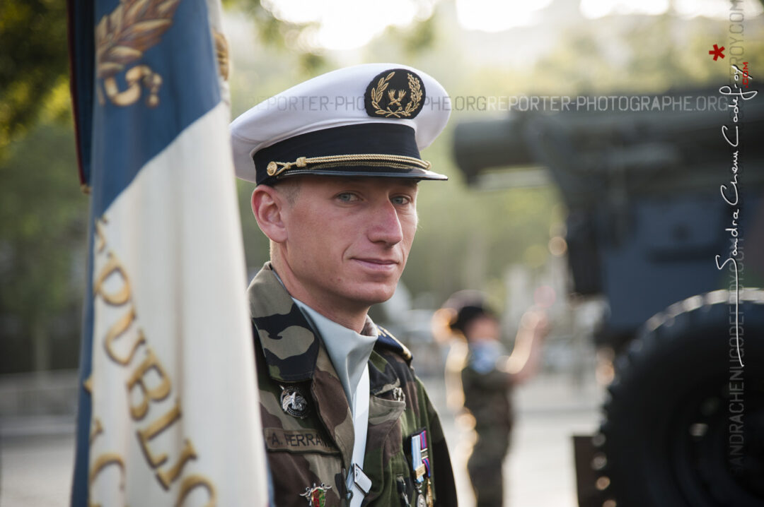 Porte-drapeau du Service des Essences des Armées [Ref:4013-09-0090]