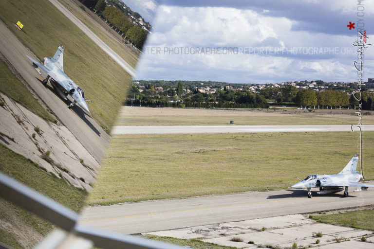 Mirage 2000 devant la tour de Salon de Provence [Ref:3512-15-0498]