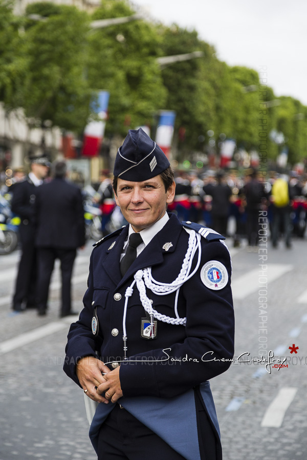 Portrait d'une femme motard de la Police Nationale [Ref:4514-10-0438]