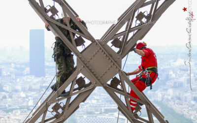 Ascension de la tour Eiffel par le GREP et le GIGN [Ref:1108-14-0597]