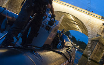 Policiers à bord du Chronos sous les ponts de Paris [Ref:1313-10-0402]