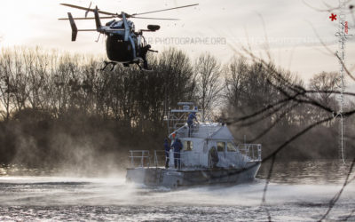 Hélitreuillage en Seine par un EC145 [Ref:1315-22-0096]