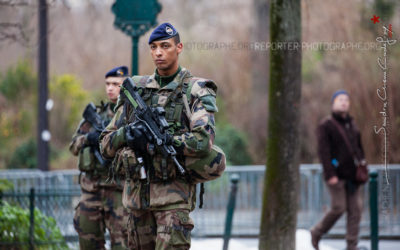 Soldats du 1er RI en patrouille Sentinelle à Paris