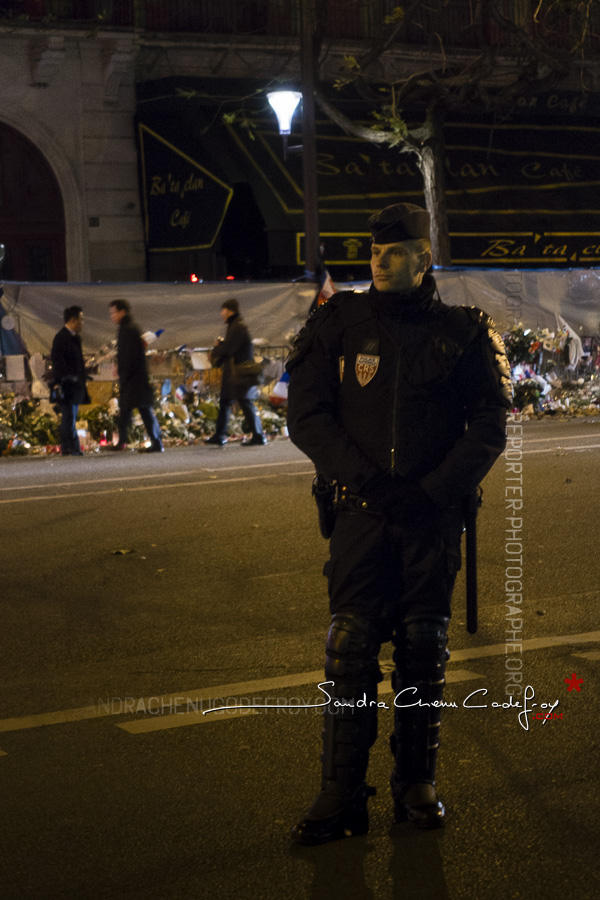 CRS veillant de nuit [Ref:1015-19-0095]