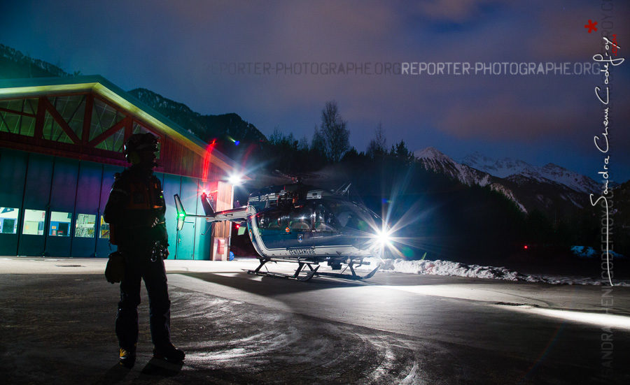 un-h-licopt-re-de-nuit-en-multi-exposition-reporter-photographe