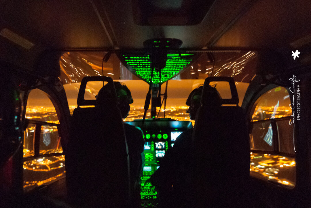 Dans le cockpit d’un EC145 gendarmerie de nuit