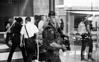 Parachutiste en mission sentinelle à Roissy CDG