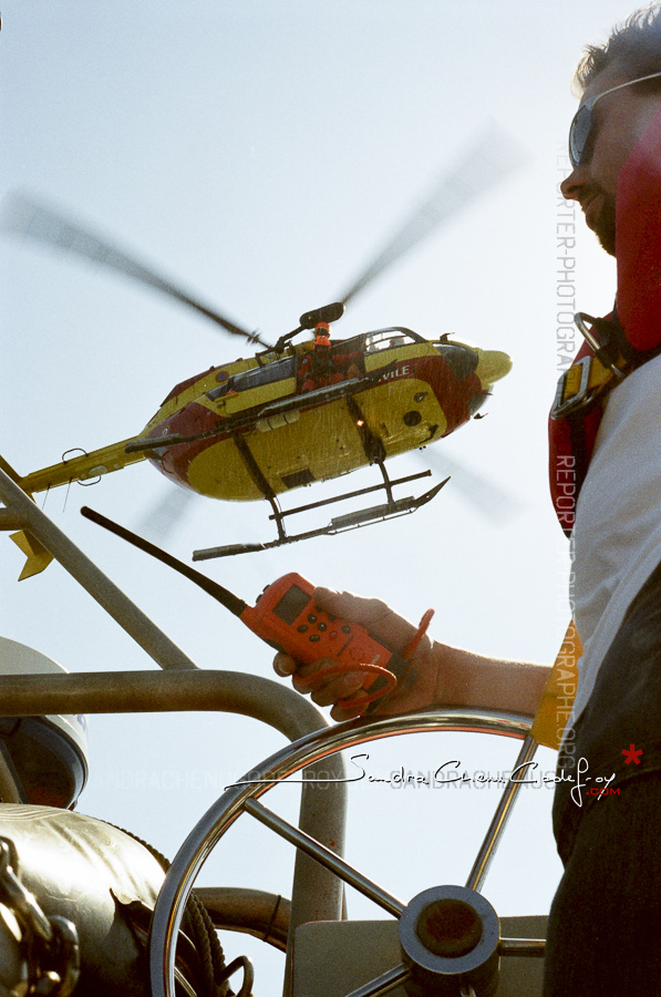 Hélitreuillage depuis un EC-145 de la Sécurité Civile sur une vedette SNSM