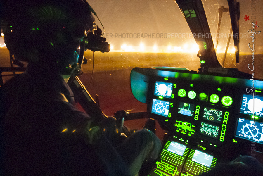 Posé de nuit d'un EC145 des FAG [Ref:3108-30-0381]