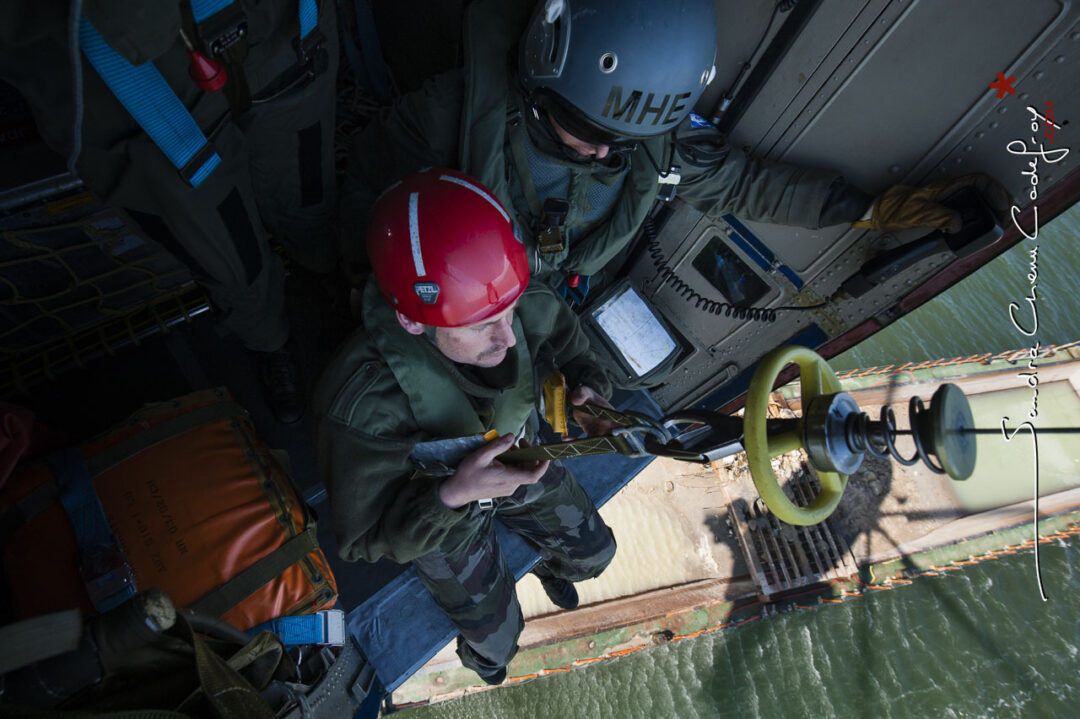 Helitreuillage en mer d'un plongeur démineur [Ref:3210-04-2319]