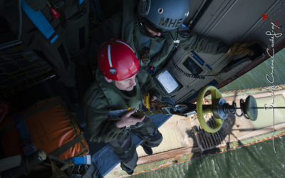 Helitreuillage en mer d’un plongeur démineur [Ref:3210-04-2319]