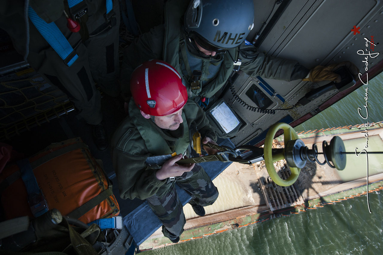 Helitreuillage en mer d’un plongeur démineur [Ref:3210-04-2319]
