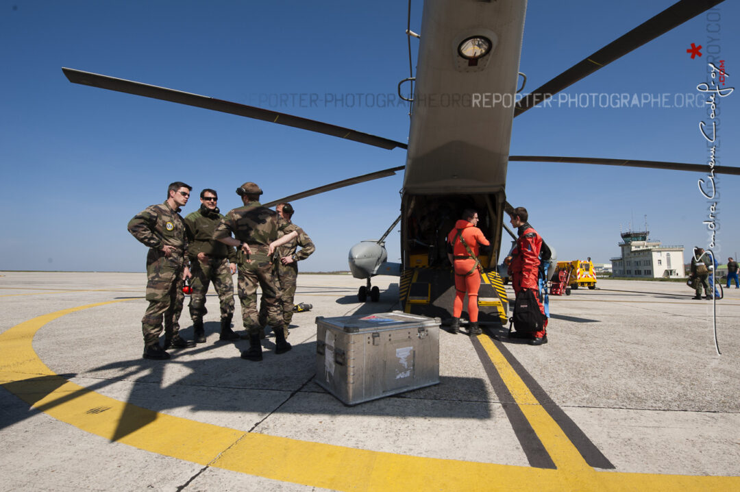 Départ en mission GPD d'un Super Frelon de la 32F [Ref:3210-04-2156]