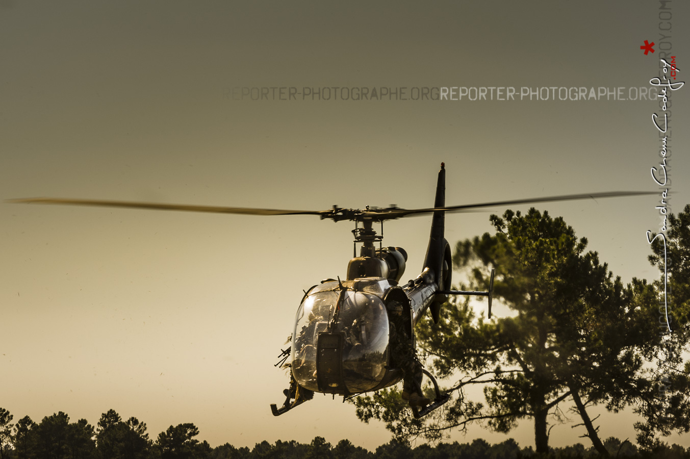 Démonstration du 13 régiment de dragons parachutistes lors des JPO