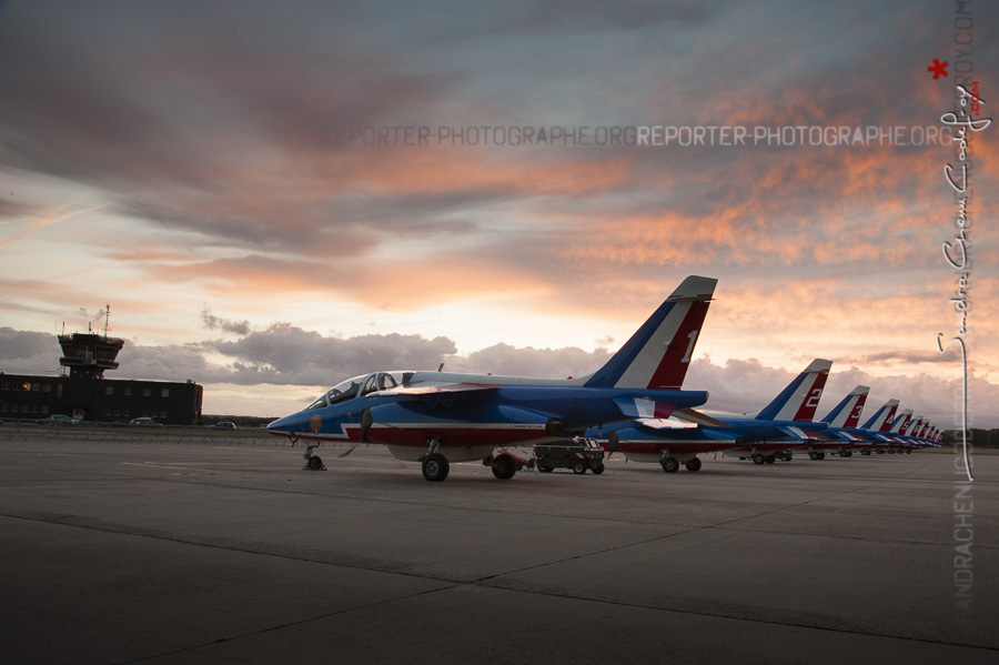 Alphajets de la Patrouille de France au lever du jour [Ref:3512-15-0006]