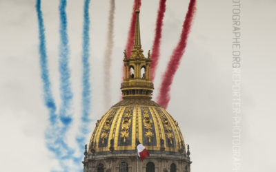 Patrouille de France au dessus des Invalides [Ref:4512-10-0364]