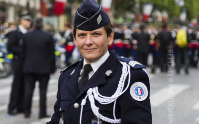 Portrait d’une femme motard de la Police Nationale [Ref:4514-10-0438]