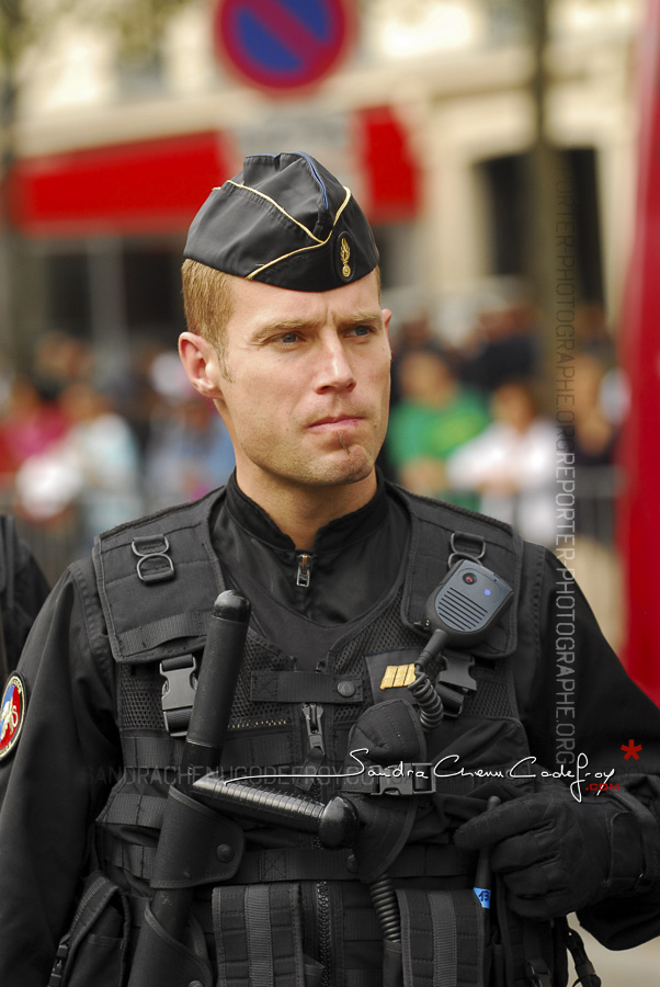 Gendarme mobile en mission Vigipirate [Ref:1408-24-0477]