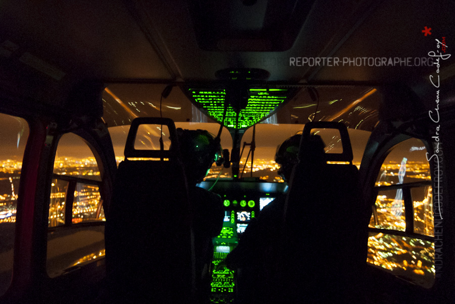 Vol de nuit d’un EC145 dans le ciel de Paris [Ref:3108-30-0702]