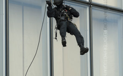 Descente en rappel d’un policier de la BRI [Ref:1115-09-0143]