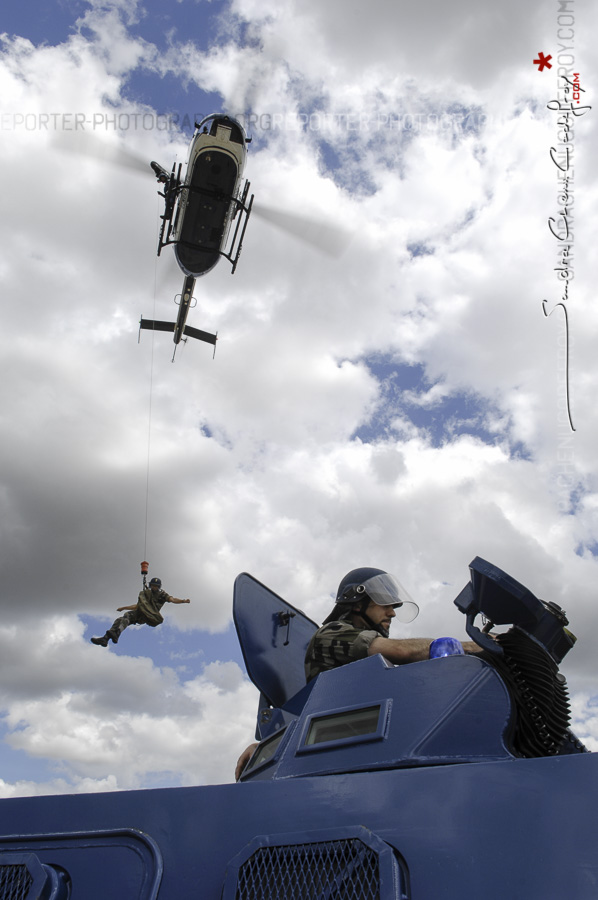 Helitreuillage sur un VBRG Gendarmerie [Ref:1208-19-0223]