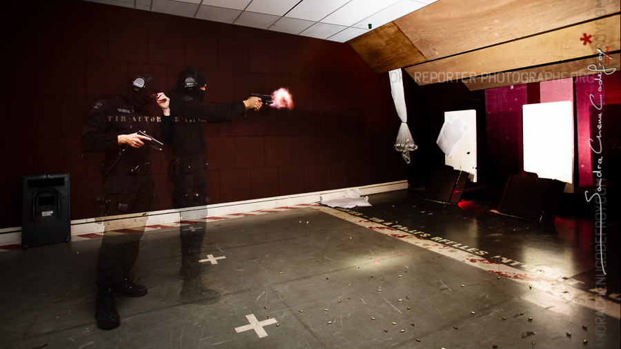 Opérateur du RAID Marseille au stand de tir en multiexpo [Ref:1115-18-0386]