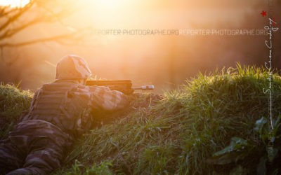 Élève officier en appui au coucher de soleil [Ref:4116-01-0435]