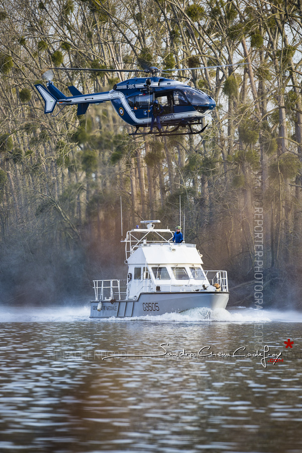 Hélitreuillage sur un bateau de la gendarmerie [Ref:1315-22-0182]