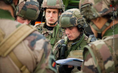 Sergent du 3ème RPIMA au briefing  [Ref:4316-14-1080]