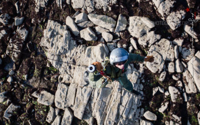 Treuillage d’un plongeur dans les rochers [Ref:3216-16-0449]