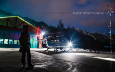 Un hélicoptère de nuit en multi-exposition